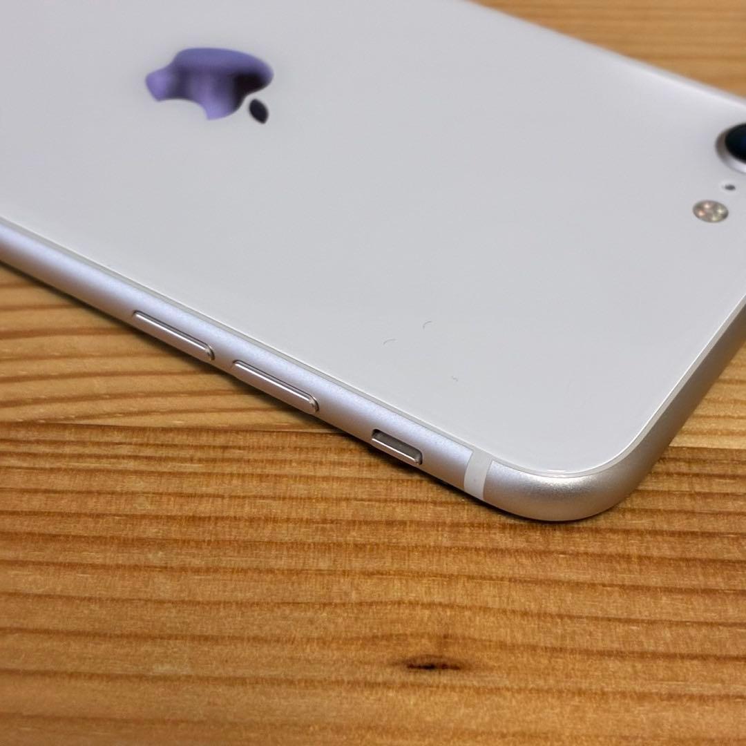 バッテリー新品　iPhoneSE第3世代64GB SIMフリー　美品　おまけ有り