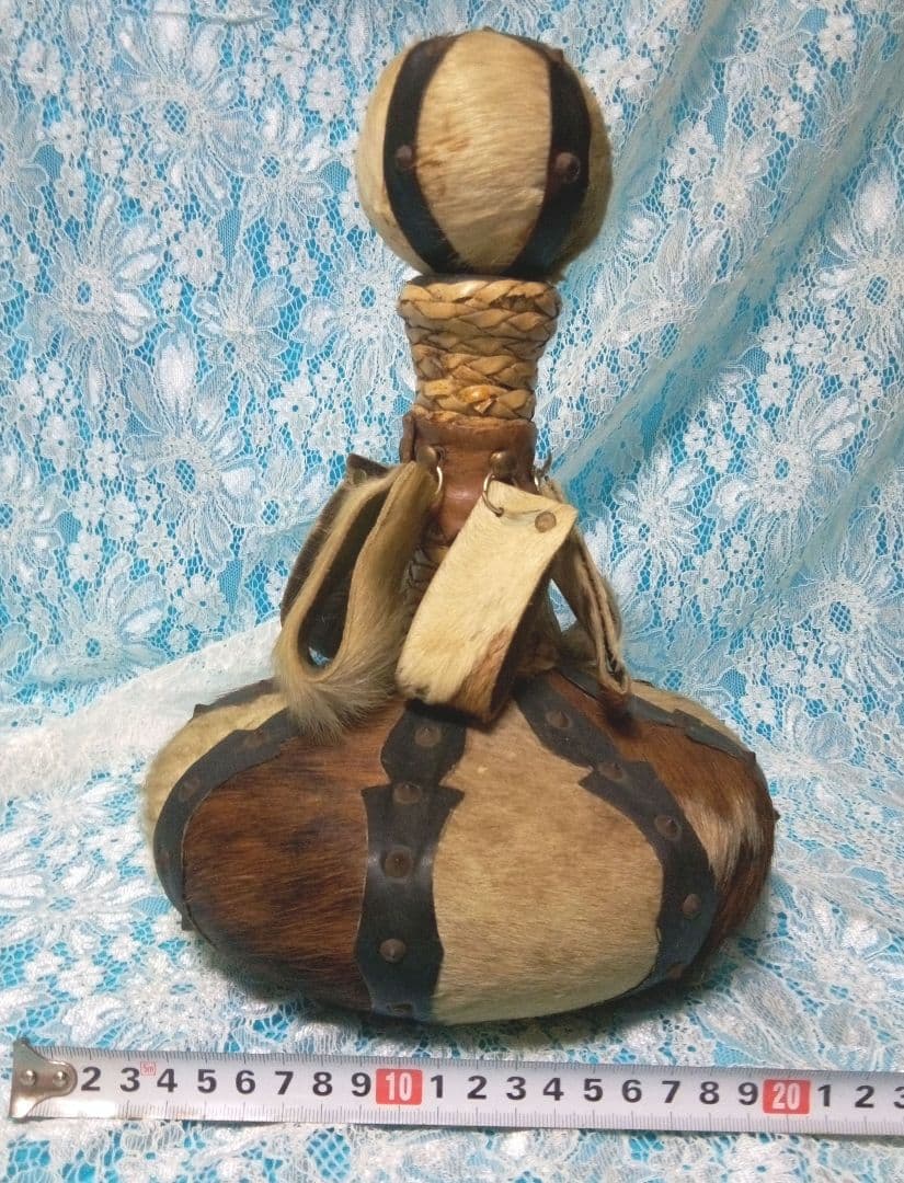 伝統的な手工芸品 動物の皮製