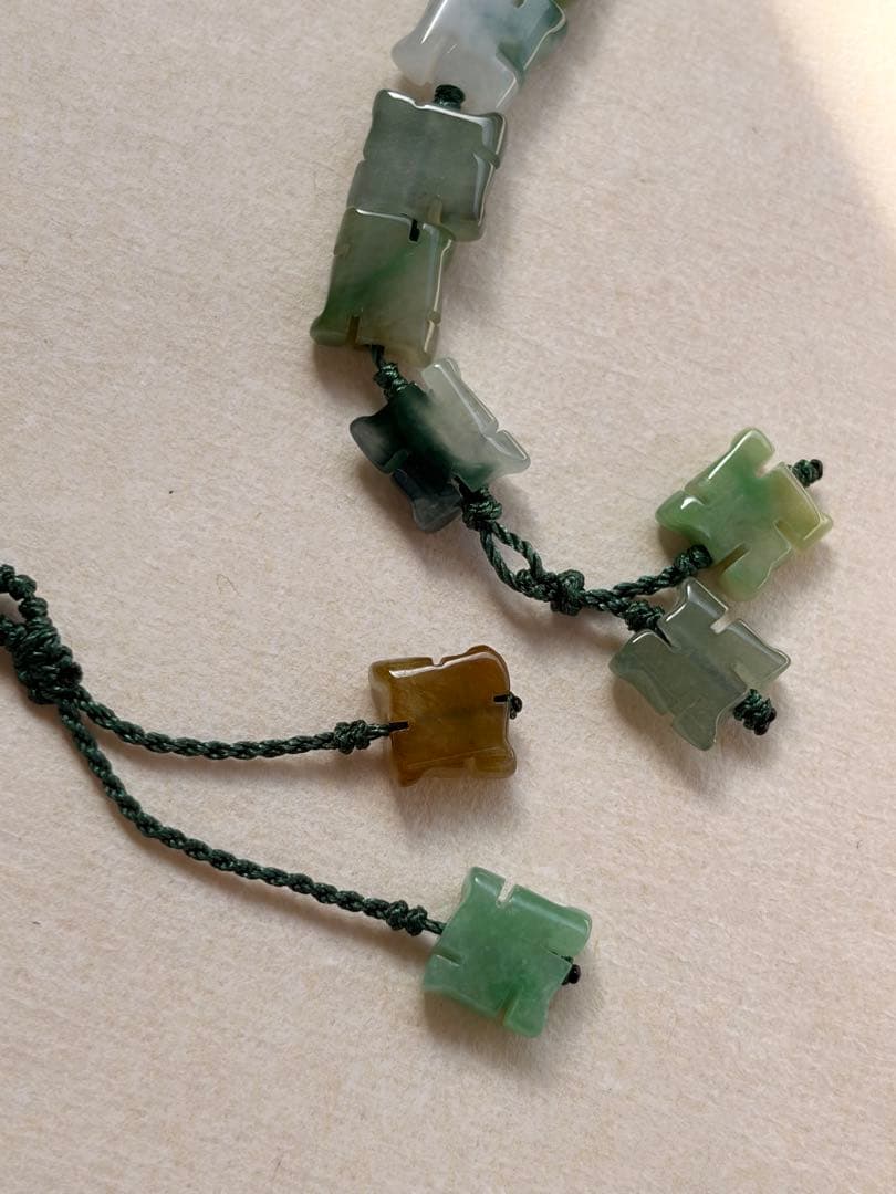 天然翡翠・三彩 万字彫りブレスレット（ハンドメイド）✨✨