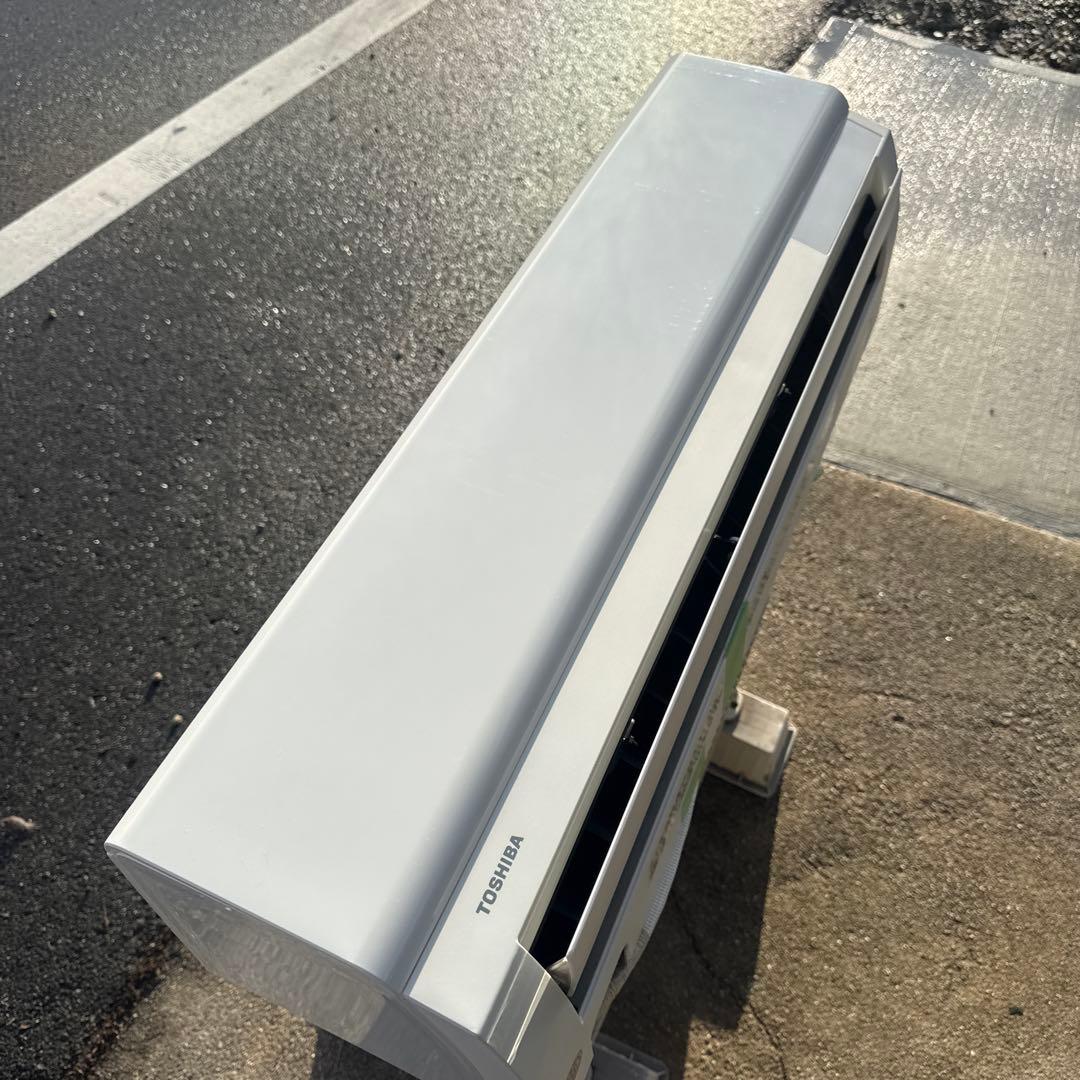 われTOSHIBA 2.2kW 6畳 ルームエアコン RAS-G221M