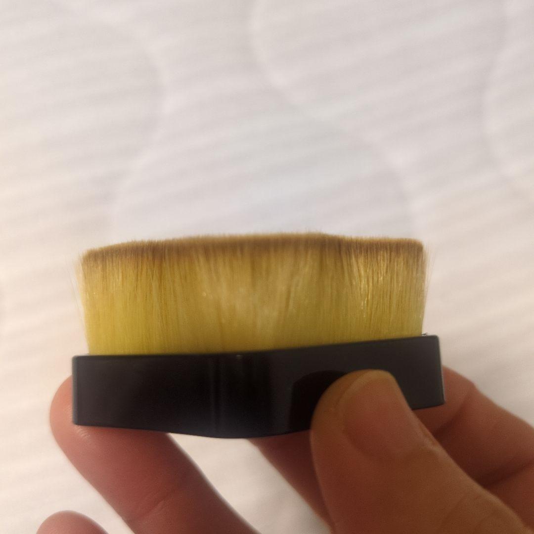 ETVOS　ミネラルセラムファンデーション(ライト)、フラットチェンジブラシ×2