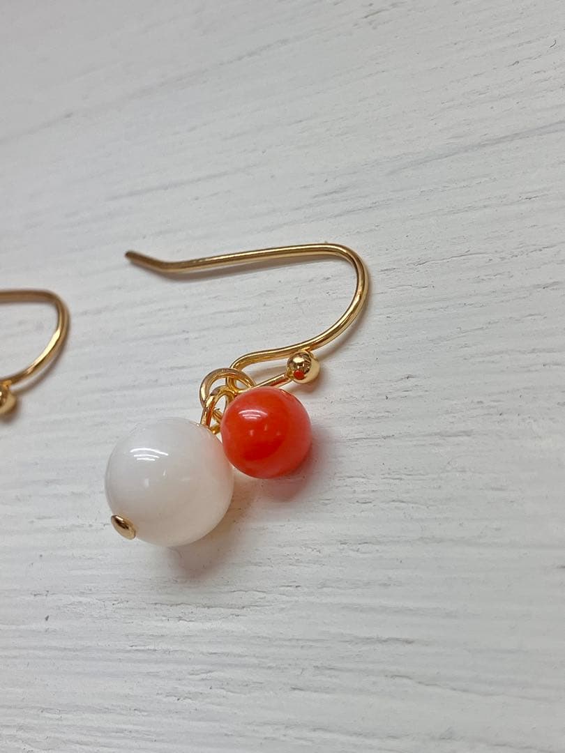 本珊瑚の紅白ピアス