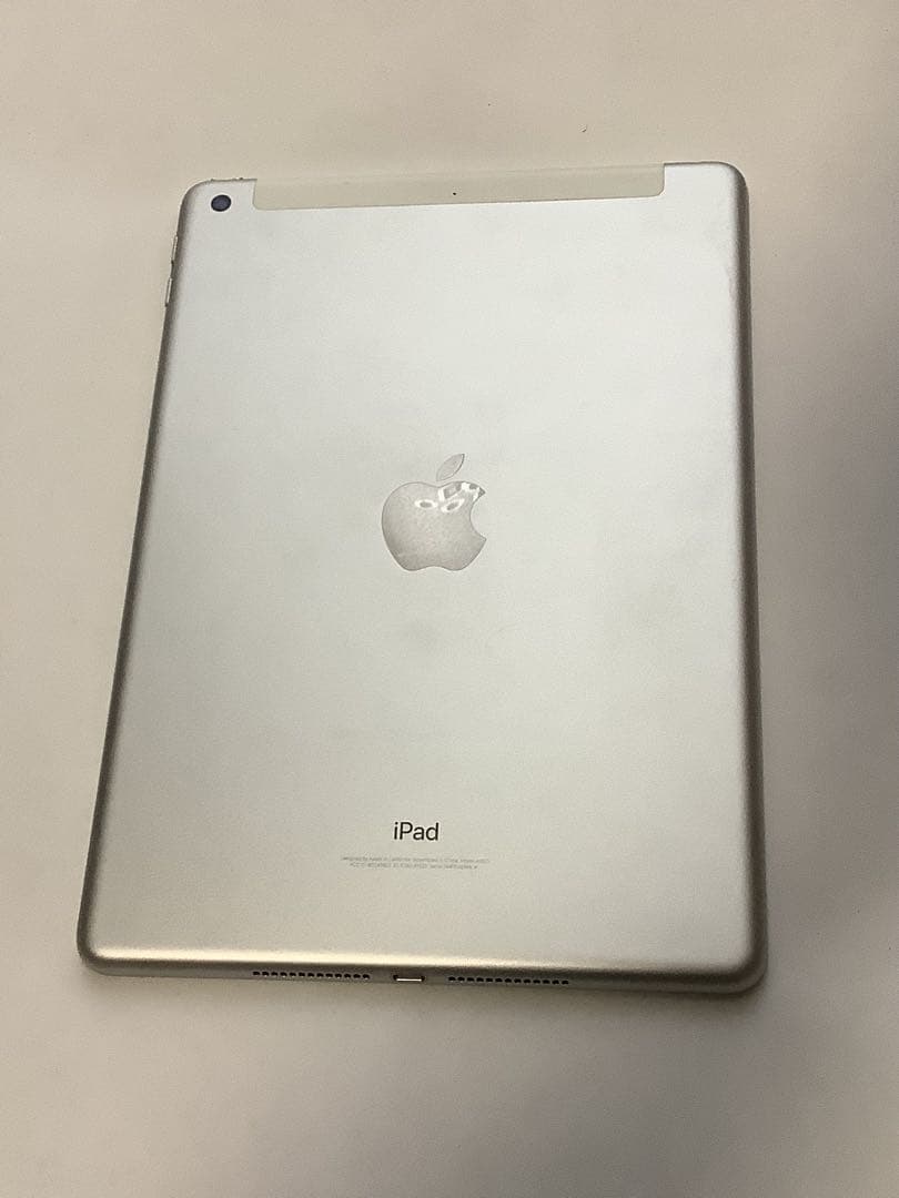 iPad シルバー 第5世代 32GB Wi-Fi 本体MP1L2J/A