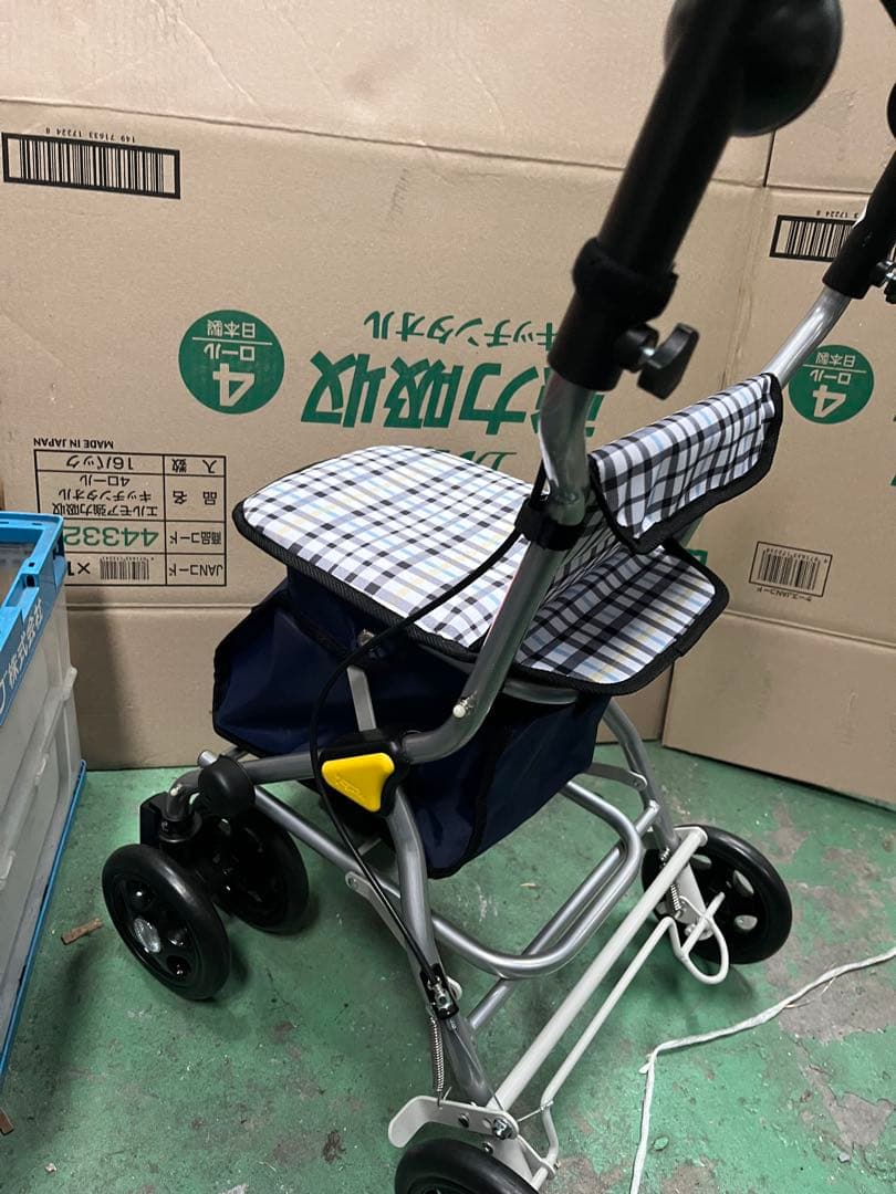 美品　TacaoF シルバーカー チェック柄
