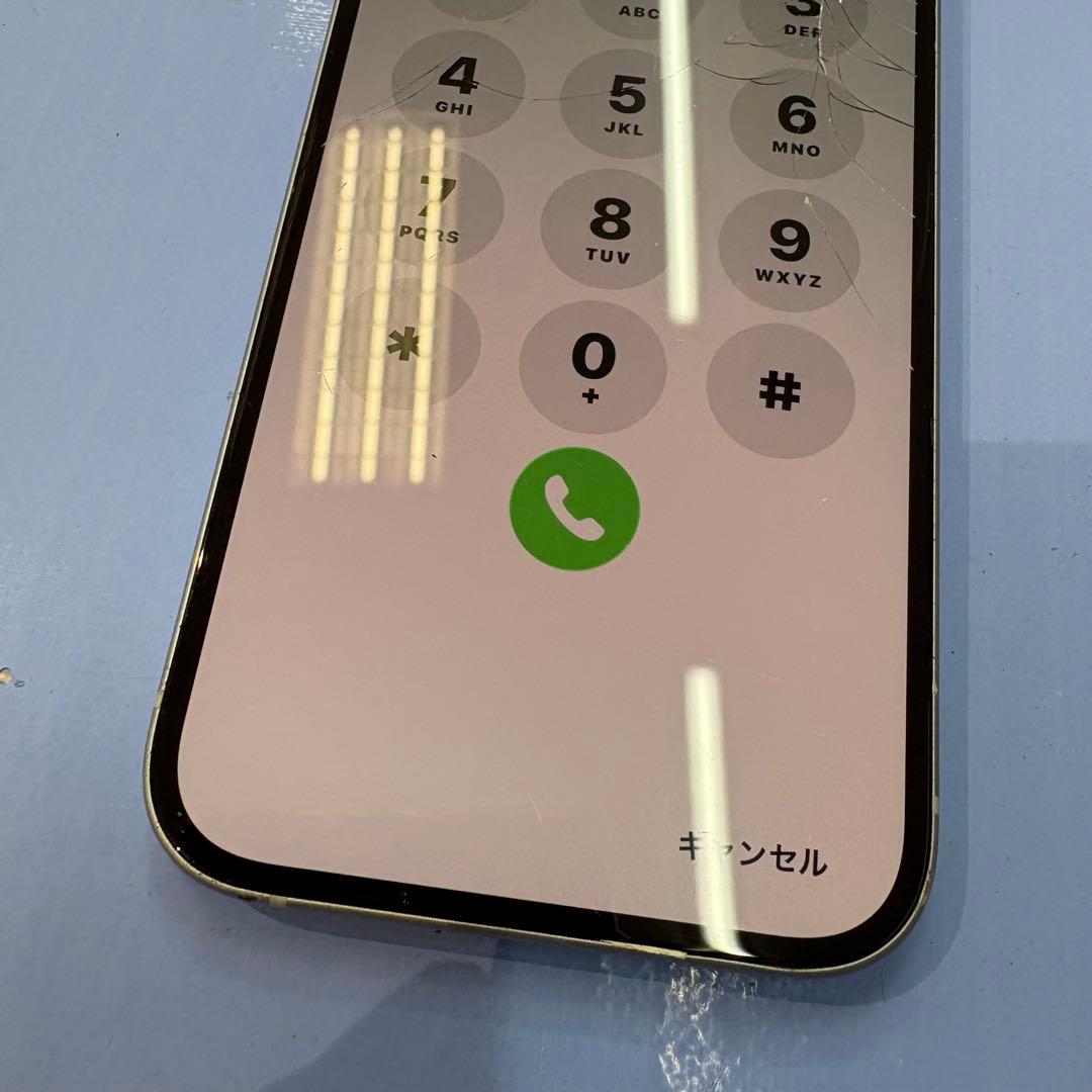 iPhone15 割れパネル