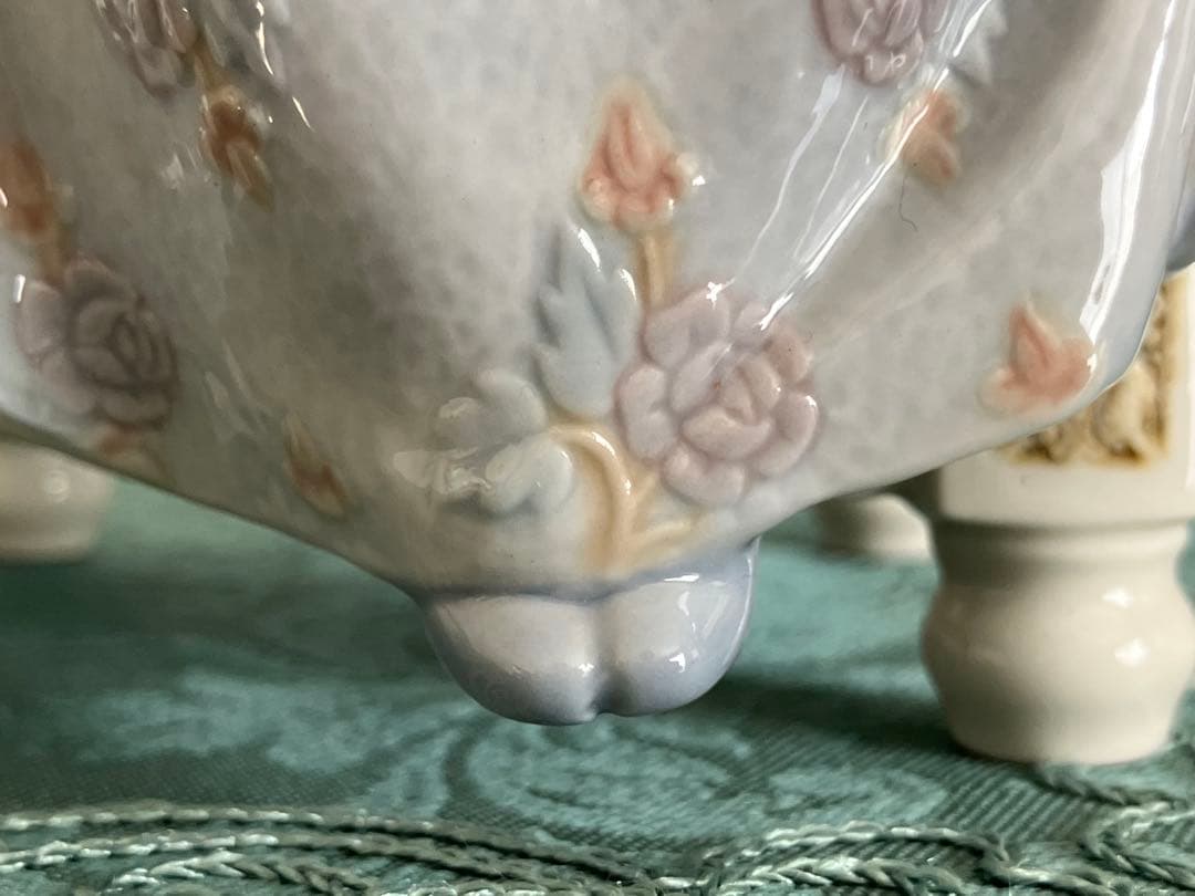 LLADRO リアドロ　花束を持つ貴婦人