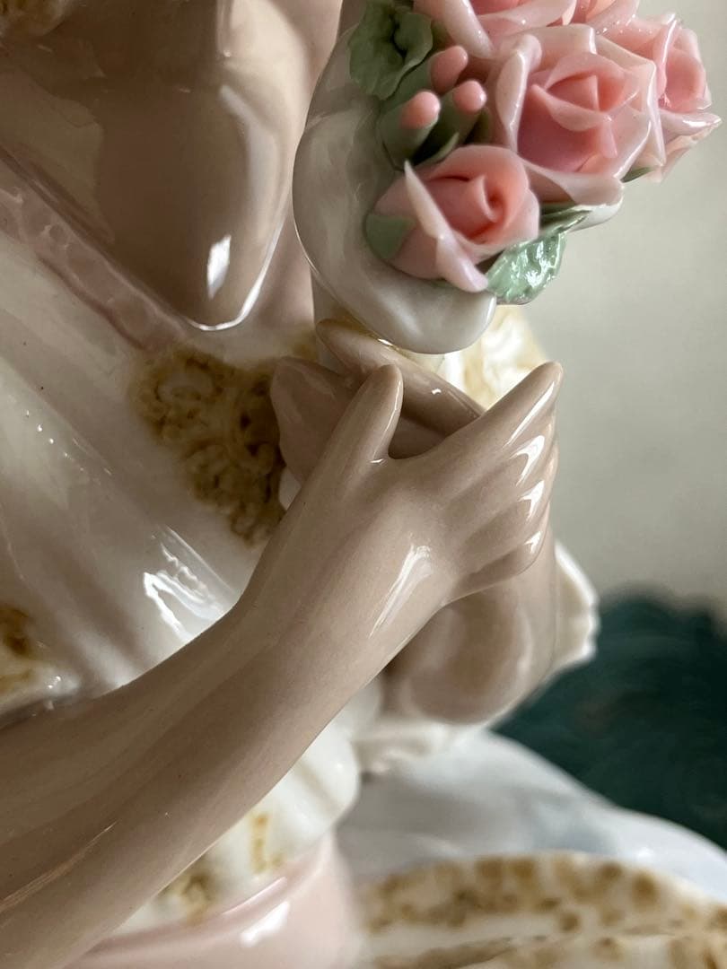 LLADRO リアドロ　花束を持つ貴婦人