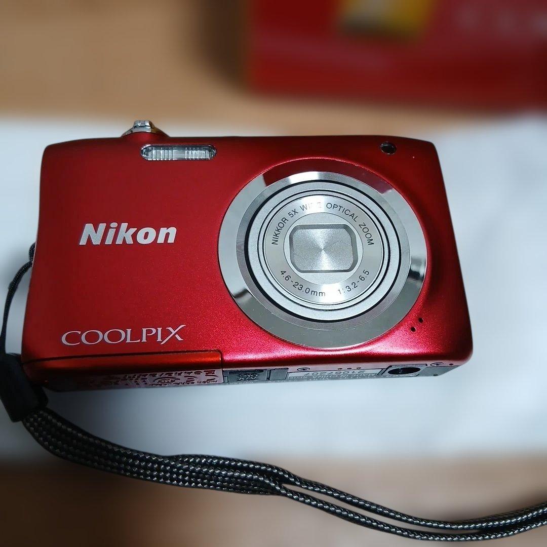 美品　Nikon COOLPIX A100 レッド　デジカメ　動作品