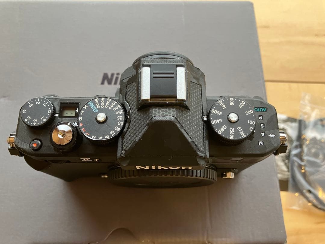 Nikon Z f + 保護シール&シリコンカバー付き
