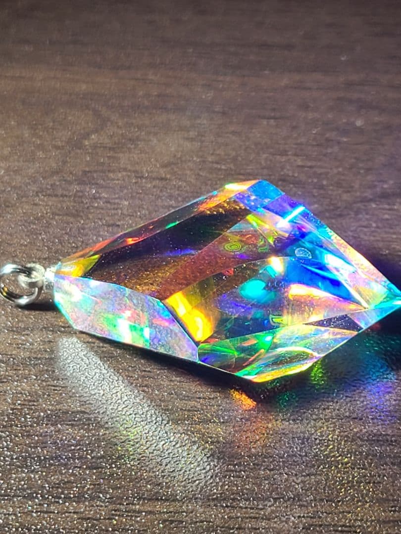 モナジー工房 虹の結晶『夕虹』ひし形 ペンダントトップ
