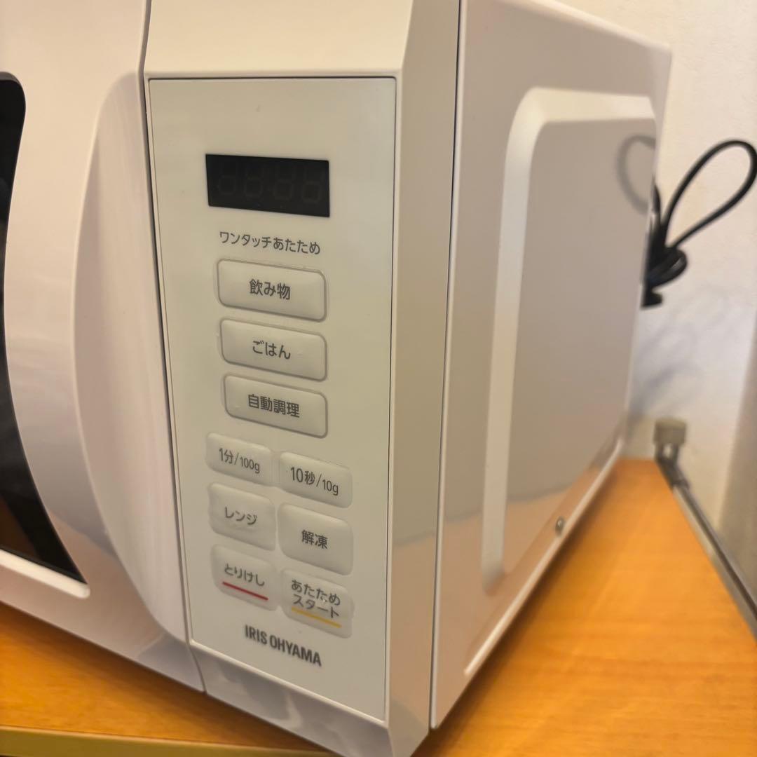 美品 送料込　2023年製 アイリスオーヤマ電子レンジ KMB-F186-W