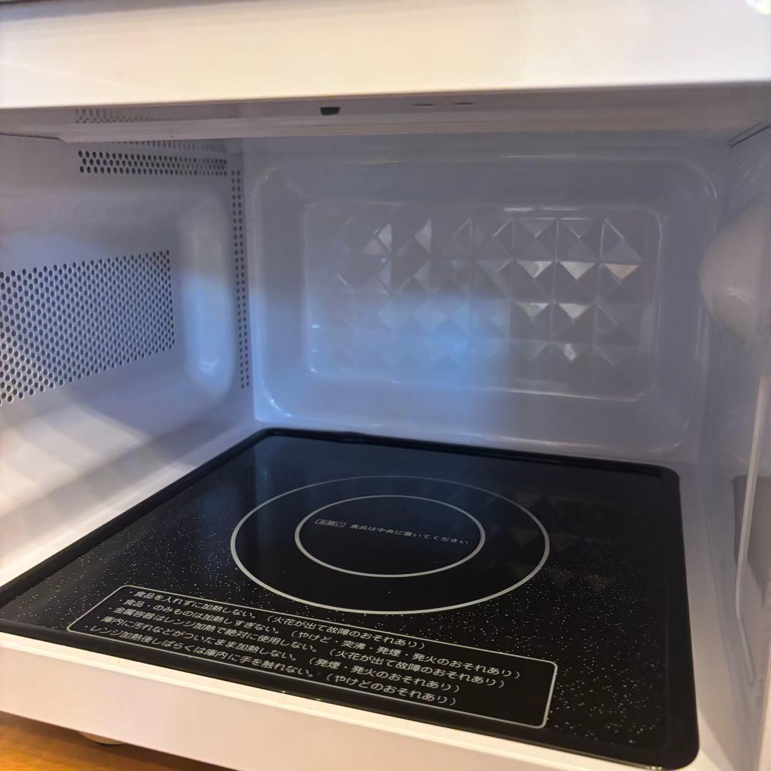 美品 送料込　2023年製 アイリスオーヤマ電子レンジ KMB-F186-W