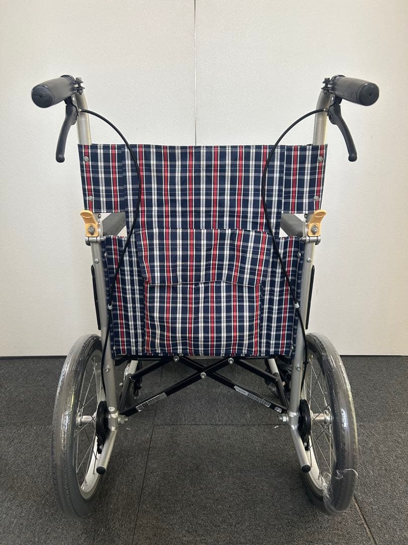 【美品】介助用車椅子ＮＥＯ－２ 背折れ式・介助ブレーキ付・ノーパンクタイヤ