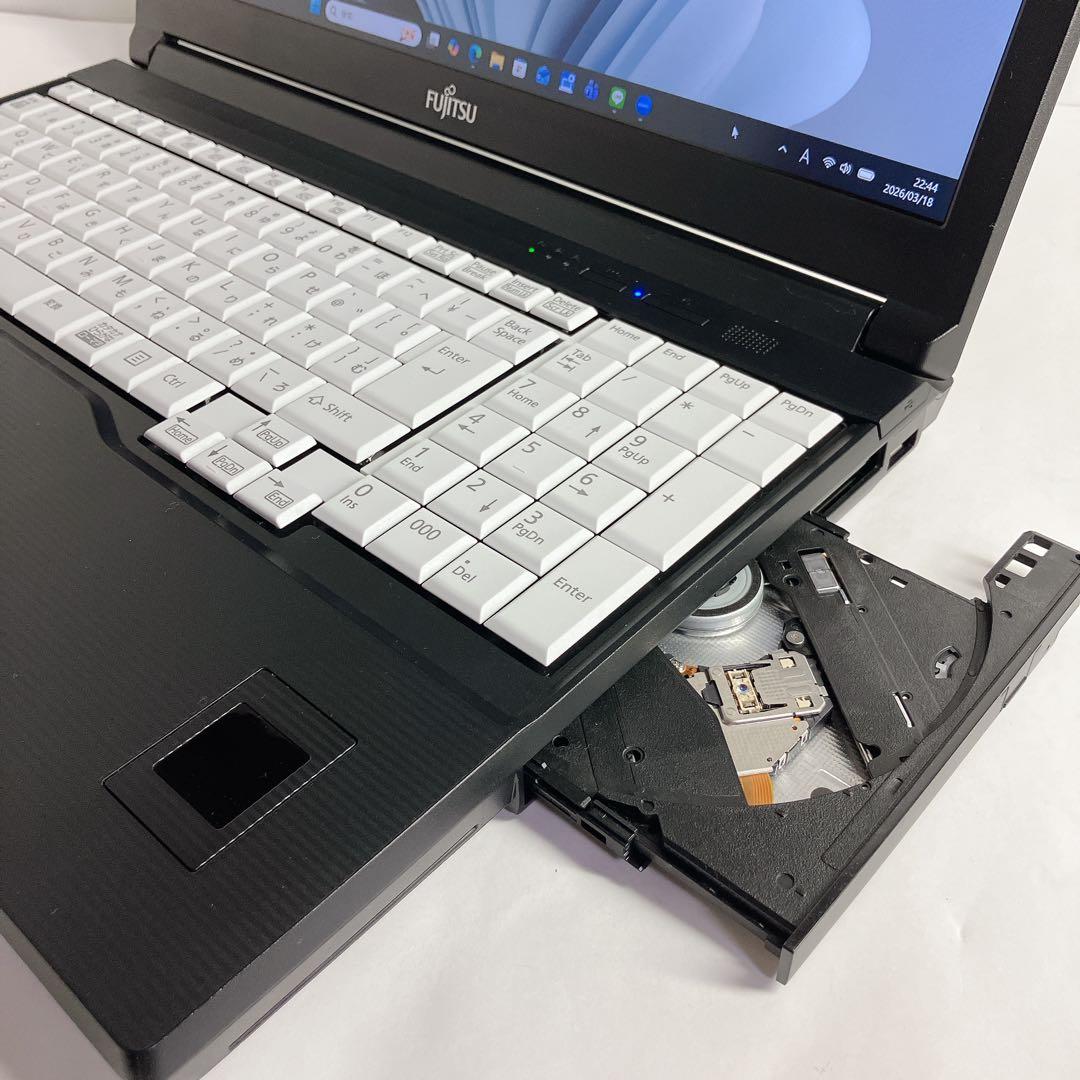 富士通 A7511/G i5 11世代/16GB /NVMe256GB 15.6