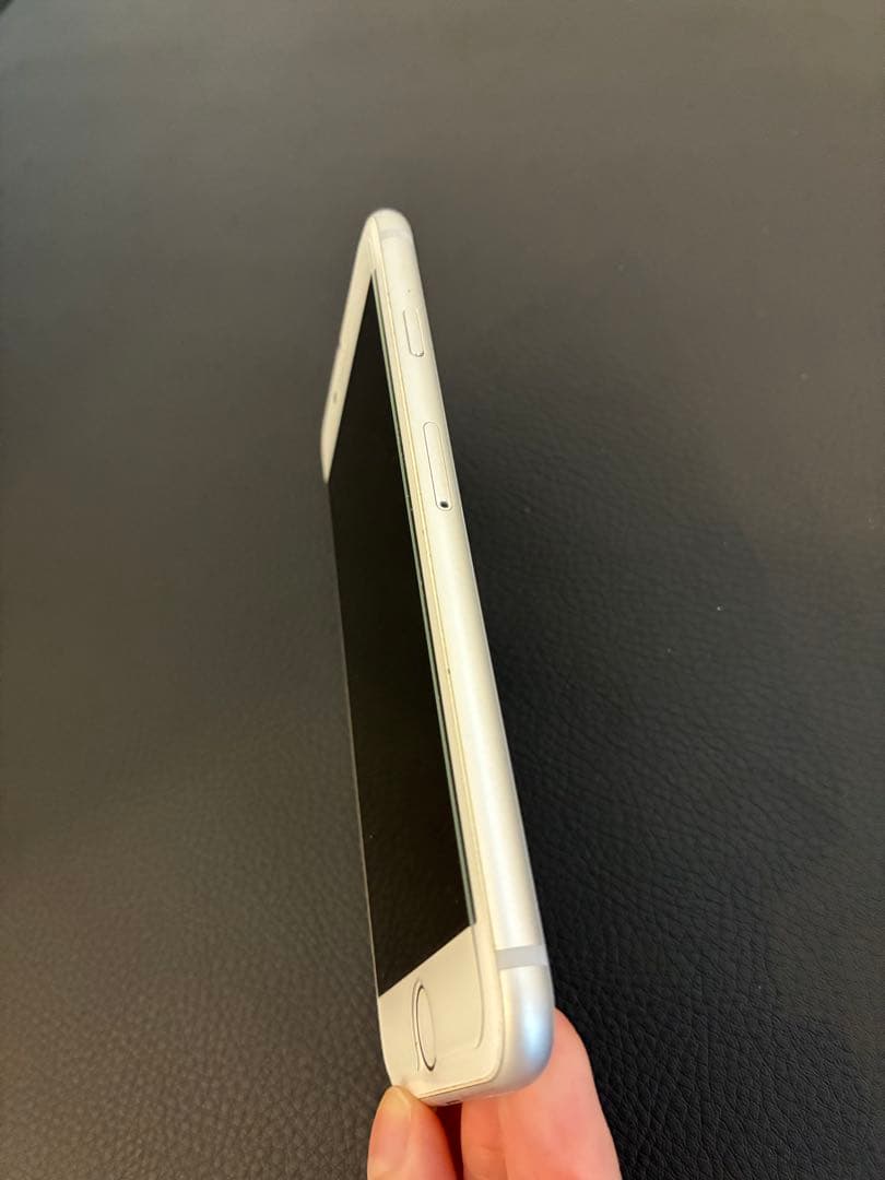 【美品】iPhone 8 シルバー　64GB