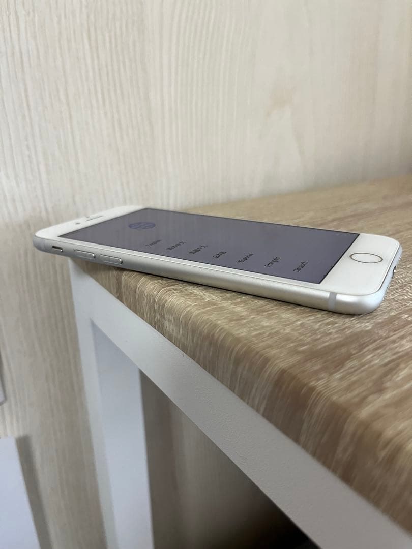 美品　iPhone 8 ホワイト 64GB SIMフリー
