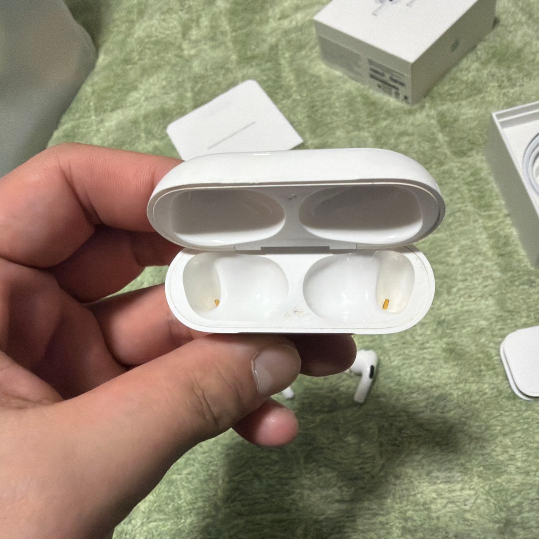 AirPodsPro 第二世代本体 ホワイト 充電ケース付き