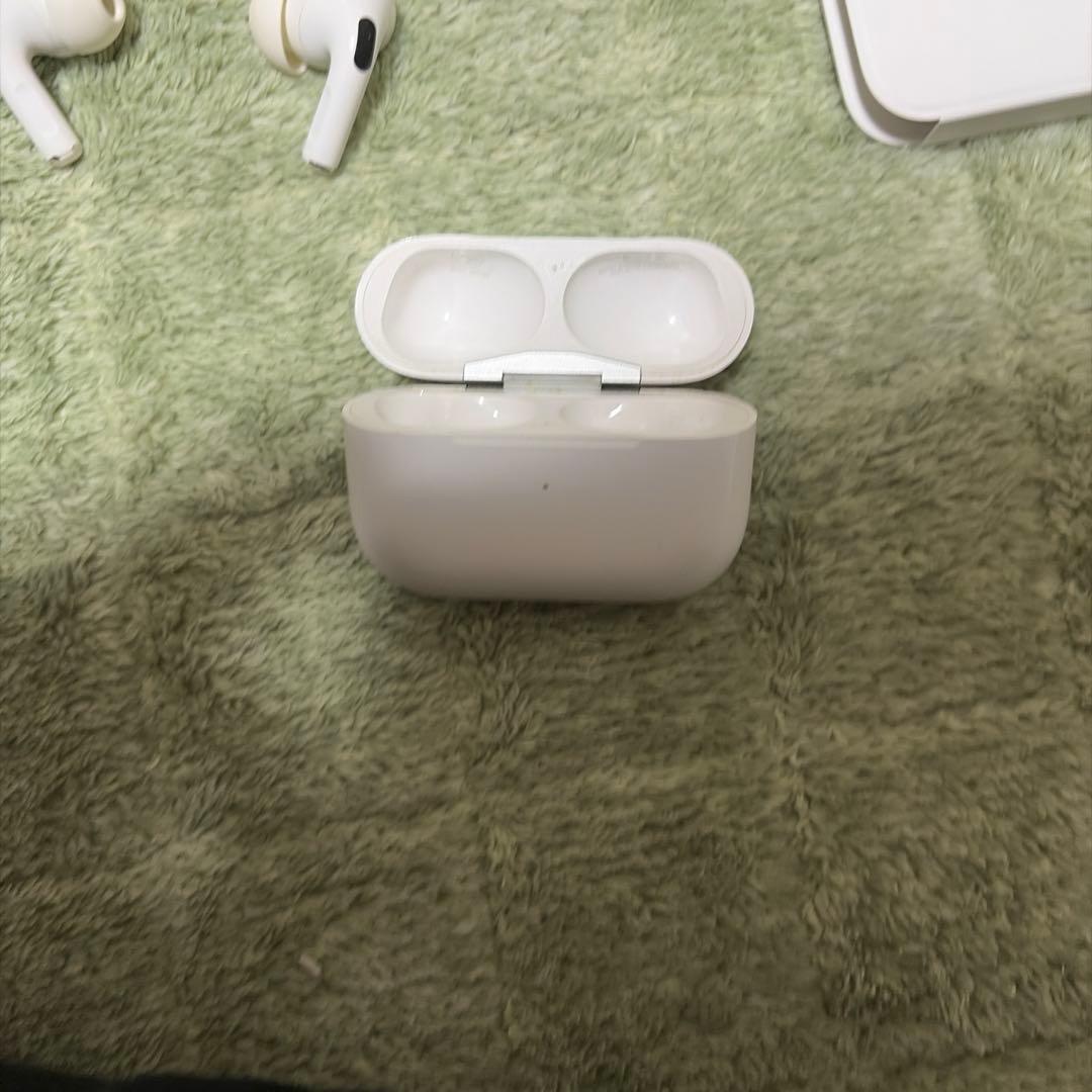 AirPodsPro 第二世代本体 ホワイト 充電ケース付き