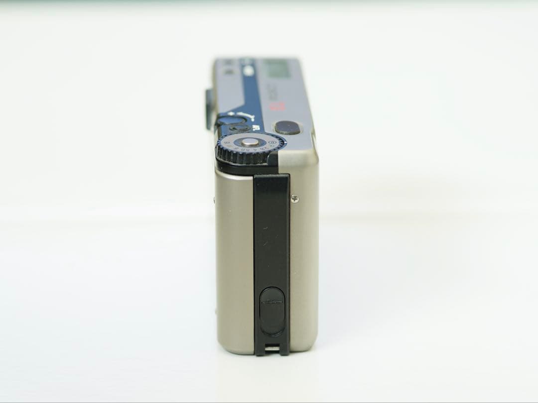 CONTAX T3 コンパクト・フィルムカメラ　シルバー