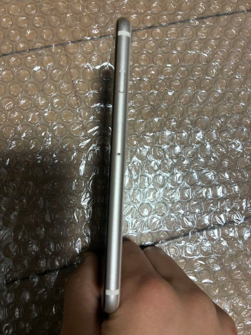 Apple　iPhoneSE3　スターライト　64GB 　SIMフリー　美品