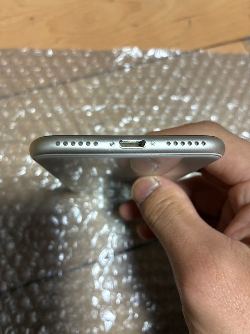 Apple　iPhoneSE3　スターライト　64GB 　SIMフリー　美品