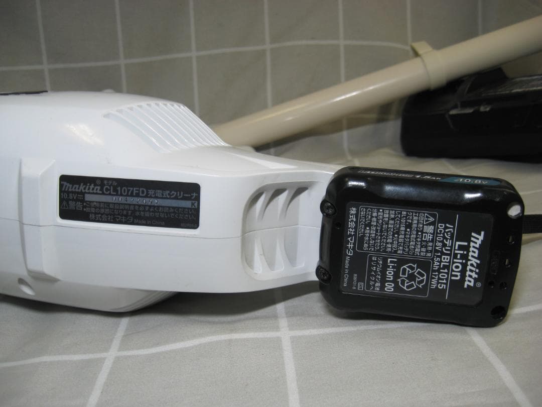 マキタ 10.8V 充電式クリーナー CL107FD バッテリ―・充電器付