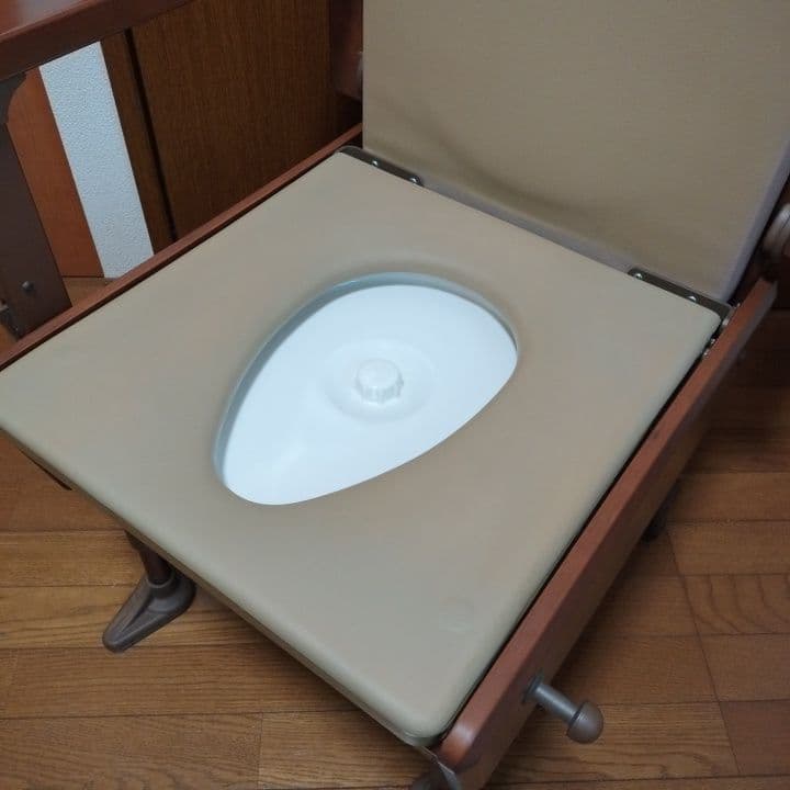 と*ん様 ウチエ 家具調ポータブルトイレ 【美品】【災害対策】