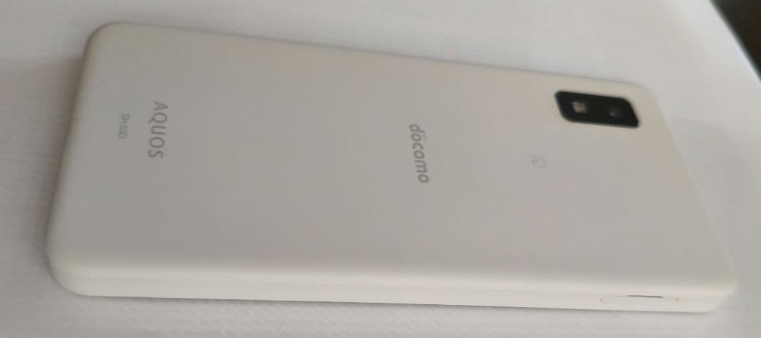AQUOS wish3 SH-53D docomo ホワイト