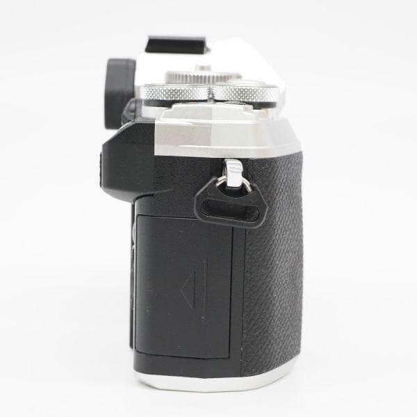 元箱付き！ショット数4,024!■ほぼ新品■ OLYMPUS OM-5 シルバー