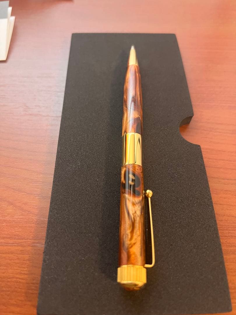 百の模様！　新品　伊東屋ROMEO No.3 ボールペン細軸　オーリックアンバー