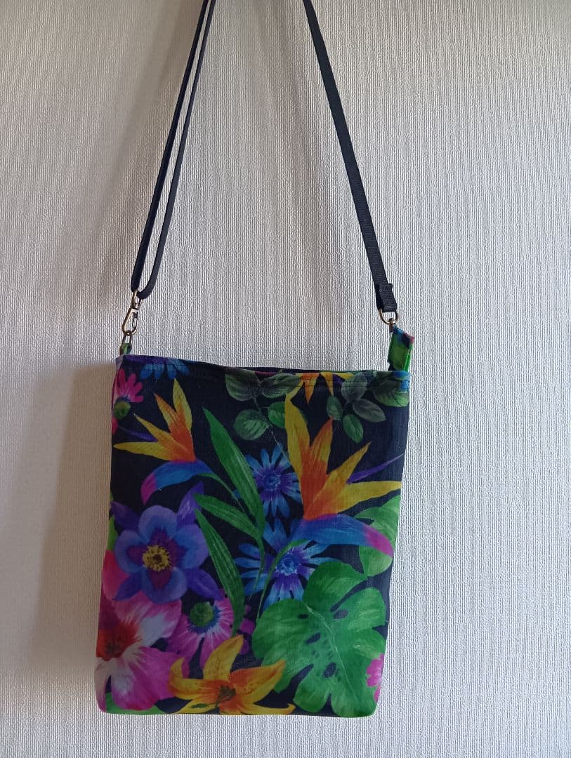 花柄ショルダーバッグ☆ハンドメイド☆軽量☆ナイロンプリント