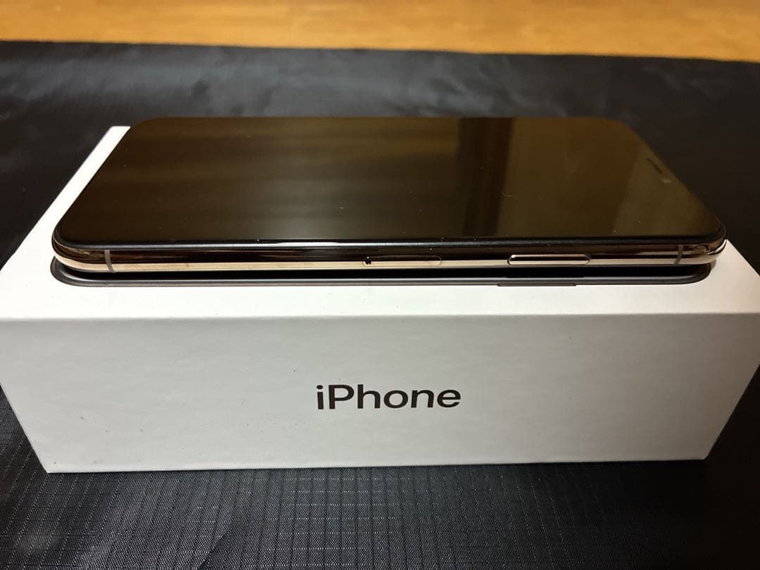 美品 Apple iPhone Xs ゴールド 本体64GB SIMロック解除