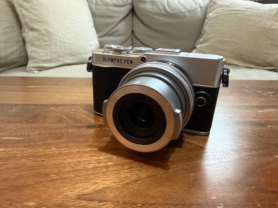 ミラーレス一眼 OLYMPUS PEN E-P7 キットレンズ、単焦点セット