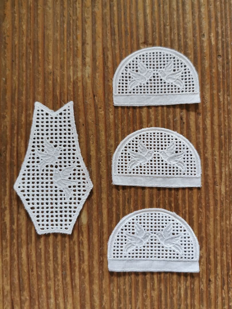 ヴィンテージ/アンティーク ベルギー つがいのバード刺繍ミニレース ４枚セット