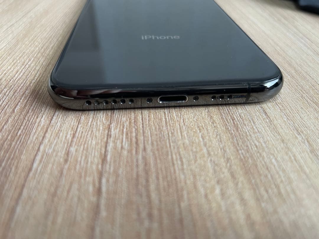 iPhone Xs スペースグレー 64GB SIMフリー　バッテリー77%