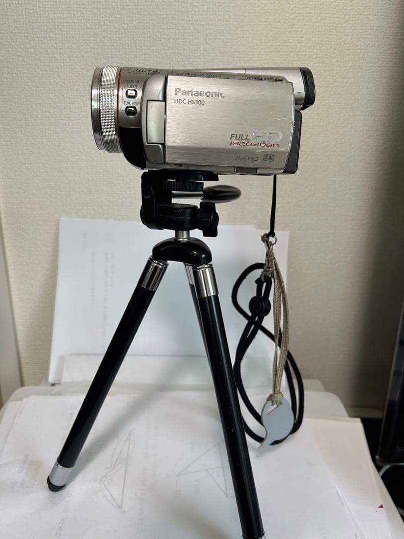 Panasonic HDC-HS300 フルHDビデオカメラ 三脚・ケース付
