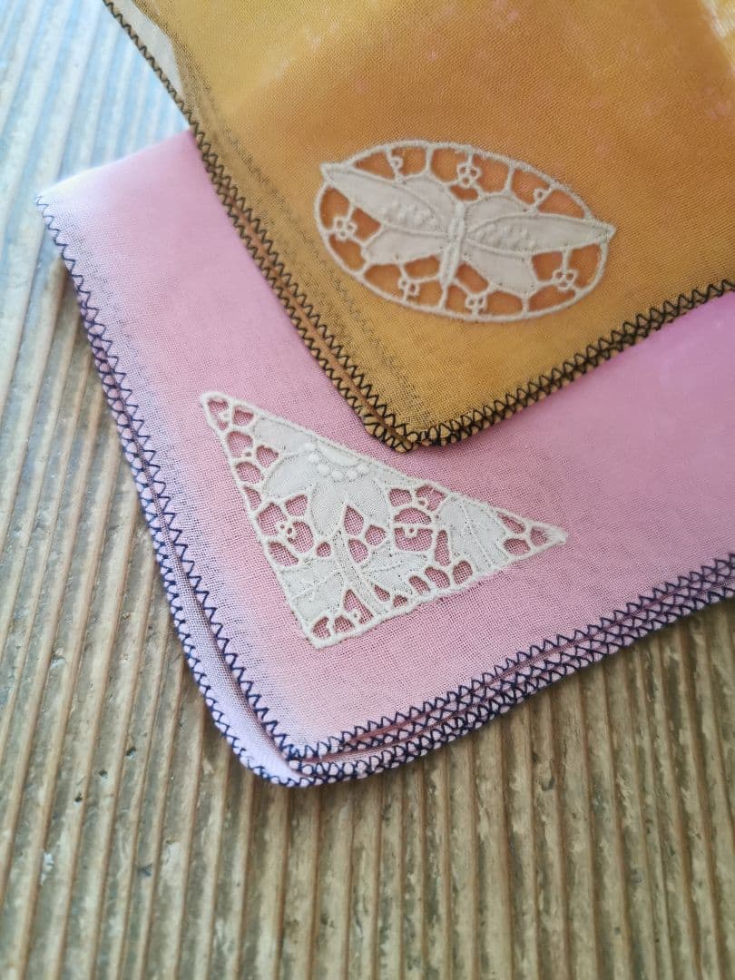 英国アンティーク 蝶と花刺繍 オープンカットワーク嵌込 シアーハンカチ２枚セット