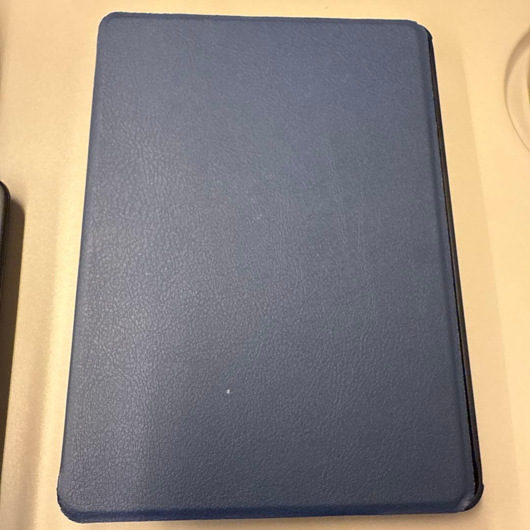 Amazon Kindle 第10世代　広告あり　紺ケース付き