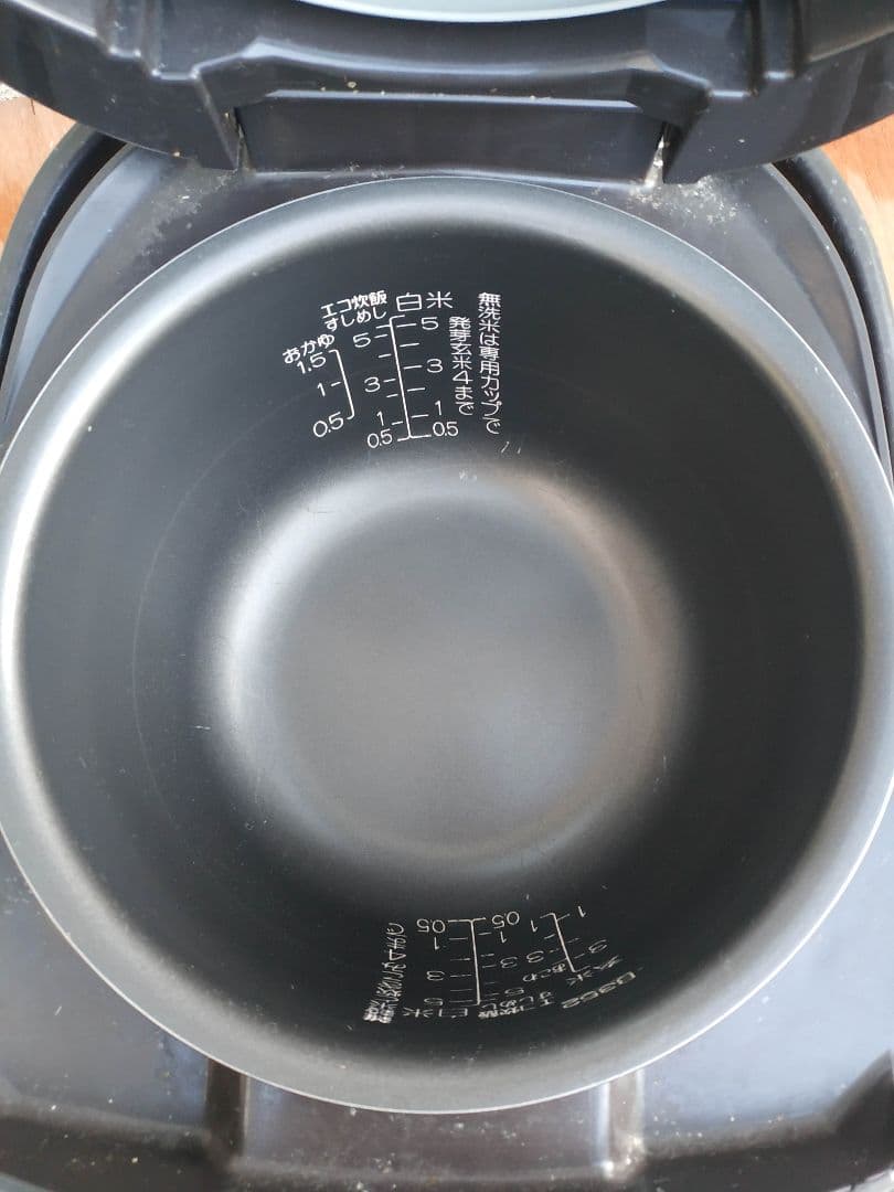 内釜わりとキレイめ■NP-VC10　象印マホービン 電気炊飯器　5.5合炊き