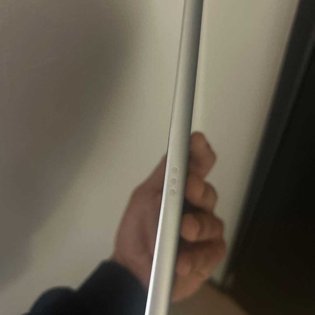 iPad 第9世代 Wi-Fiモデル 64GB シルバー　本体
