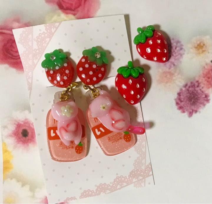 ぐでねこチャンとじゃれねこチャンといちごみるく　イヤリング／ピアス