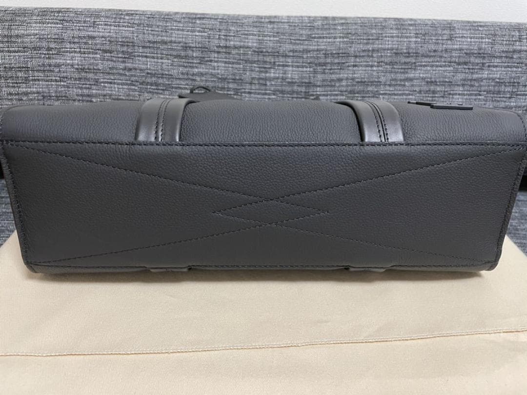 M57308 トート バッグ　レザーバッグ