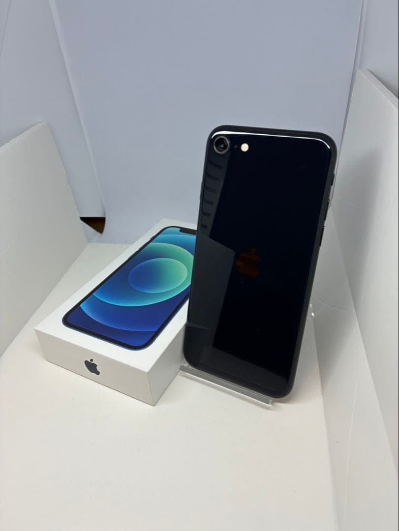 【極美品】　iPhone SE3 128GB SIMフリー 黒　新品バッテリー