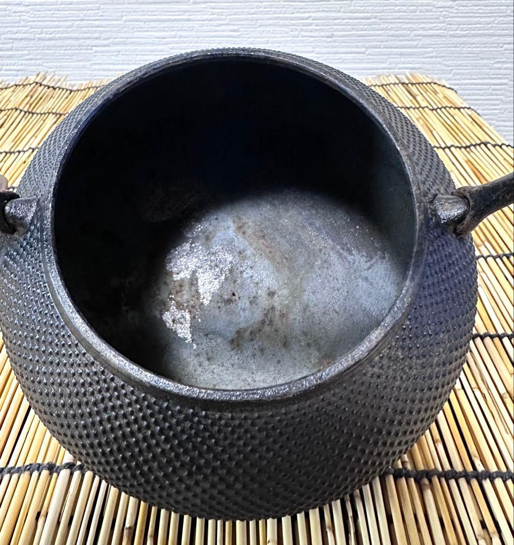 ほぼ未使用品　南部虎山工房造　１０型アラレ　南部鉄瓶　南部鉄器　鉄瓶