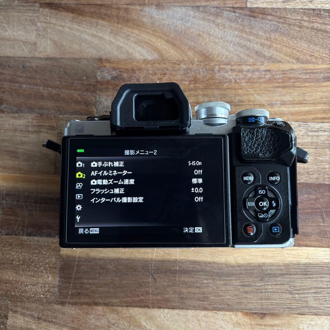 olympus om-d e-m10 mark iii 単焦点　ズームレンズ