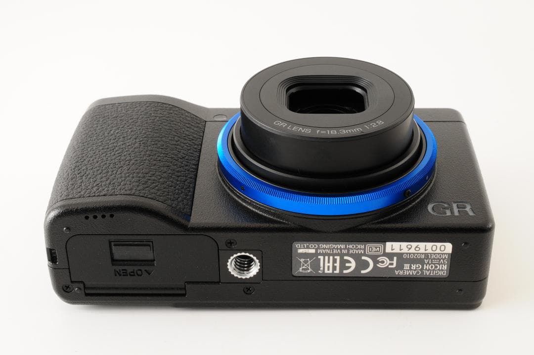 【箱付 美品】 リコー RICOH GR III 《シャッター回数 802回》