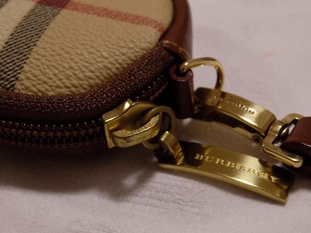 BURBERRY LONDON メガネケース　サングラスケース　イタリア製