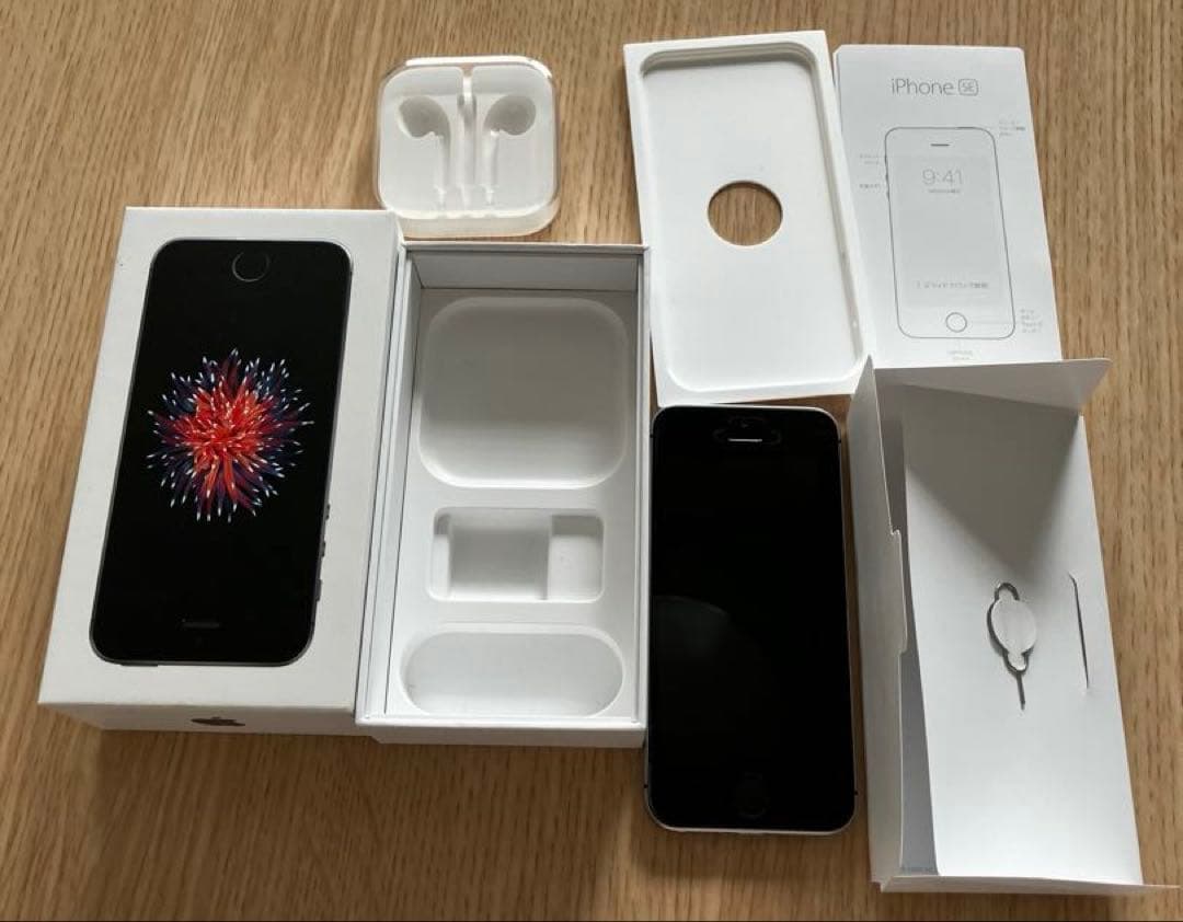 Apple iPhone SE スペースグレー 本体　第一世代　中古品　64GB