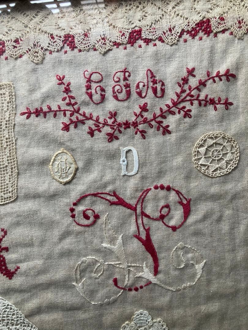 刺繍とレースのコラージュの大きな額