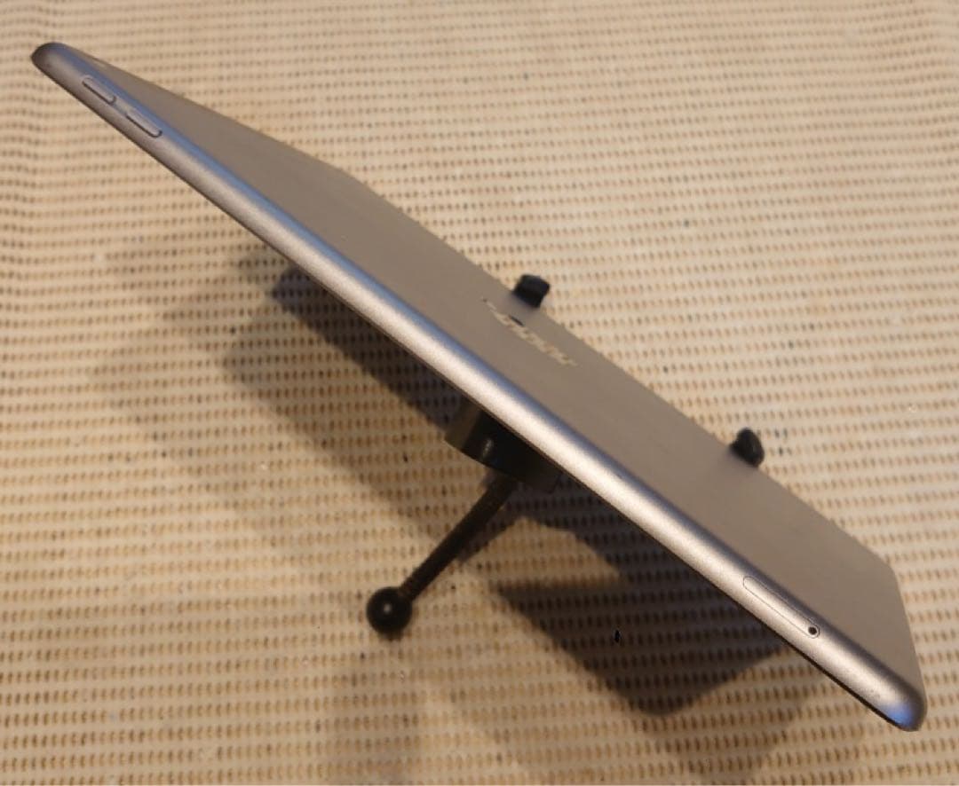 動作品SIMフリーiPad第5世代本体128GB送料込ジャンク品3HLJL